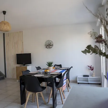 아파트 Spacious Duplex With South-facing Terrace 페르피냥