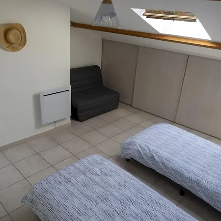 Spacious Duplex With South-facing Terrace